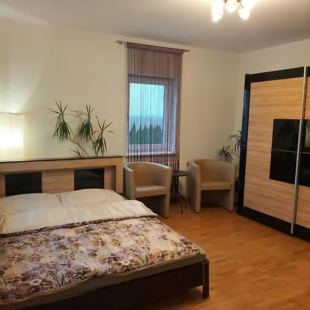 Проживание в семье Dom Za Tujami 30 Min Od Centrum Poznania Strykowo