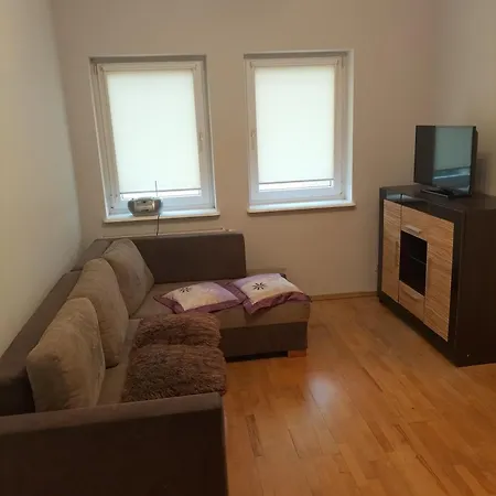 Dom Za Tujami * Strykowo