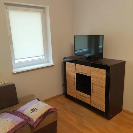 Dom Za Tujami Strykowo