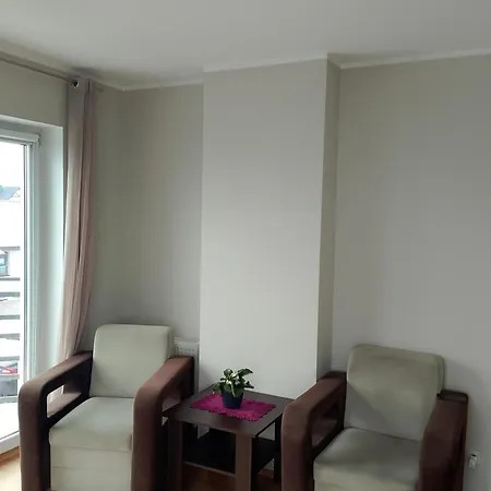 Dom Za Tujami 30 Min Od Centrum Poznania ホームステイ *