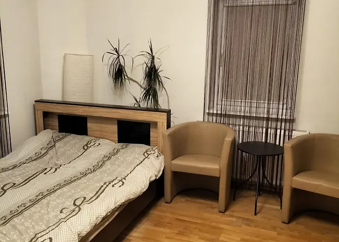 Dom Za Tujami 30 Min Od Centrum Poznania Quarto em Acomodações Particulares