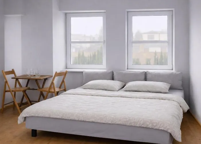 ホームステイ Dom Za Tujami 30 Min Od Centrum Poznania *